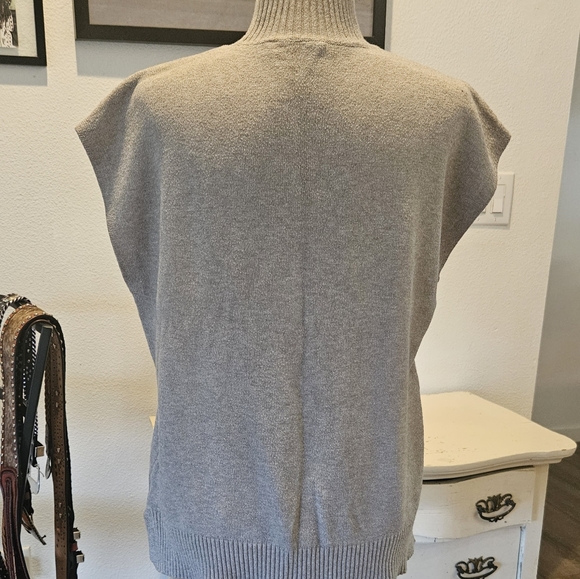 NWT'S- CYRUS - Kitten Heather Mock Neck Cap Sleeve Sweater - Size Small - Picture 5 of 7